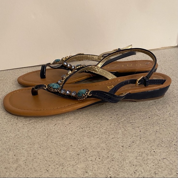 unisa thong sandals